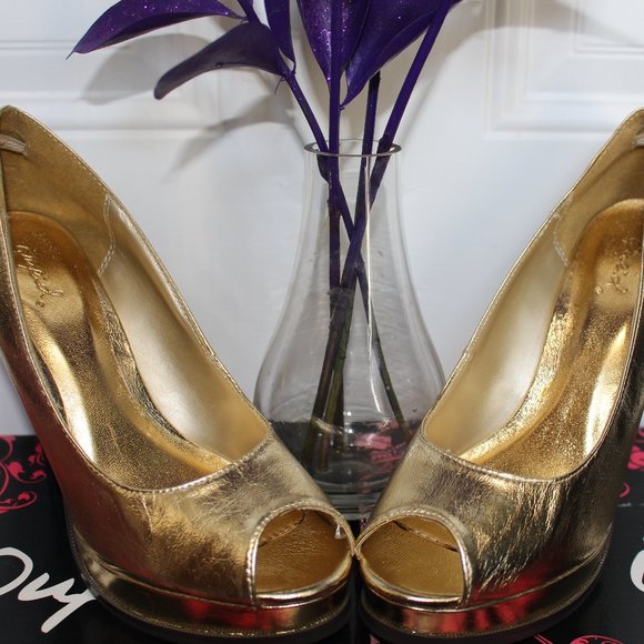 Qupid Valtina-11 Gold Crinkle High Heeled Shoes - Picture 4 of 6